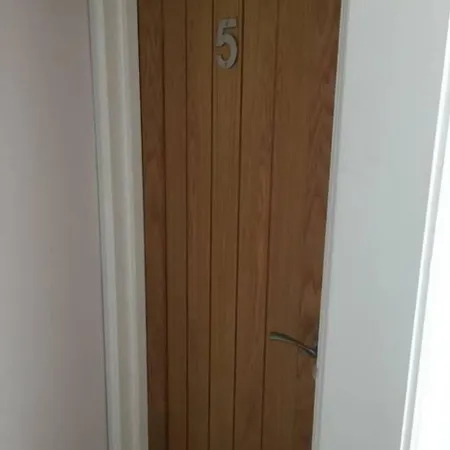 City Centre Beautiful 1 Bedroom Apartment *
