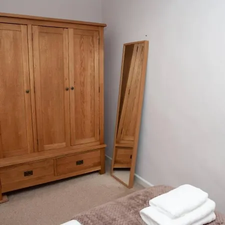 City Centre Beautiful 1 Bedroom Apartment *